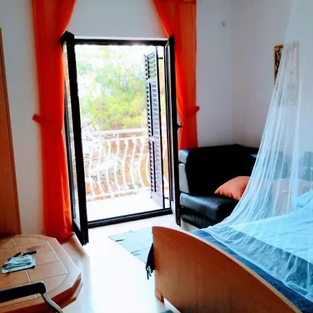 Apartment Maja *